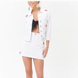 Forever21 white jean jacket w/ embroidered lips